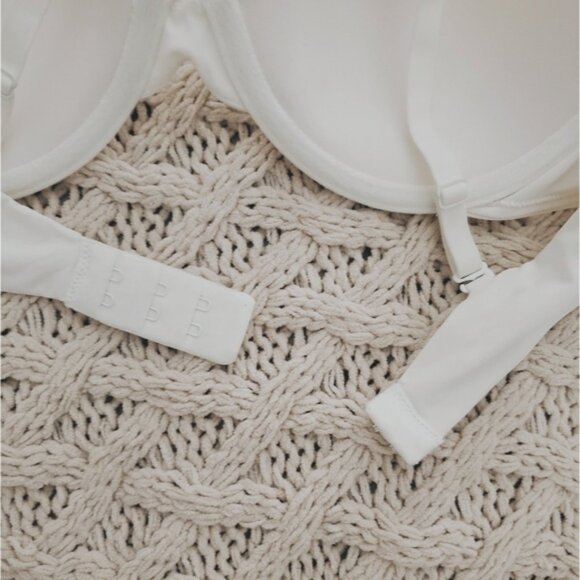 Gap Body Favourite T-Shirt Wired Bra in White - Picture 8 of 9